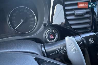 Позашляховик / Кросовер Mitsubishi Outlander 2017 в 