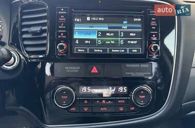 Позашляховик / Кросовер Mitsubishi Outlander 2017 в 