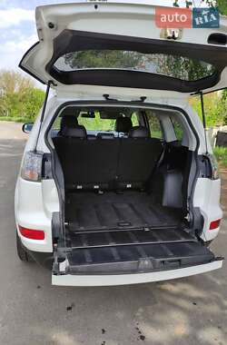 Внедорожник / Кроссовер Mitsubishi Outlander 2009 в 