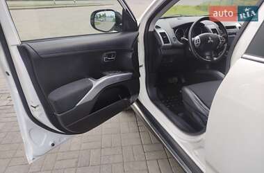 Внедорожник / Кроссовер Mitsubishi Outlander 2009 в 