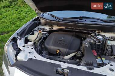 Внедорожник / Кроссовер Mitsubishi Outlander 2009 в 
