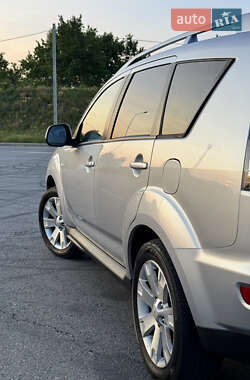 Внедорожник / Кроссовер Mitsubishi Outlander 2010 в 