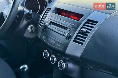 Внедорожник / Кроссовер Mitsubishi Outlander 2010 в 