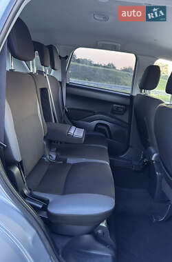 Внедорожник / Кроссовер Mitsubishi Outlander 2010 в 