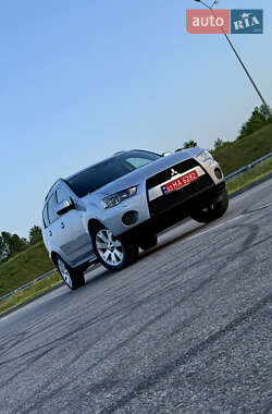 Внедорожник / Кроссовер Mitsubishi Outlander 2010 в 