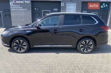 Внедорожник / Кроссовер Mitsubishi Outlander 2018 в 