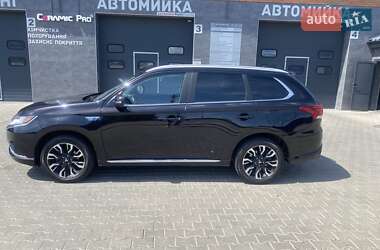 Внедорожник / Кроссовер Mitsubishi Outlander 2018 в 