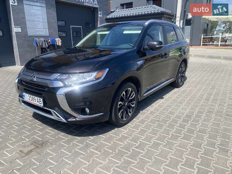 Внедорожник / Кроссовер Mitsubishi Outlander 2018 в 