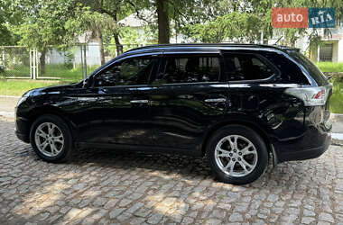 Внедорожник / Кроссовер Mitsubishi Outlander 2012 в 