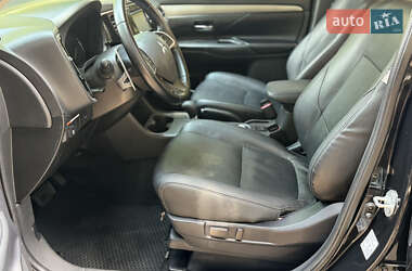 Внедорожник / Кроссовер Mitsubishi Outlander 2012 в 