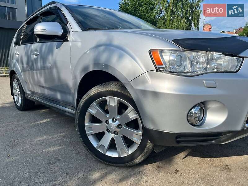 Mitsubishi Outlander 2011