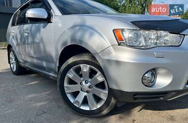 Внедорожник / Кроссовер Mitsubishi Outlander 2011 в 