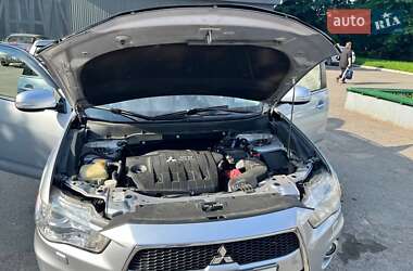Внедорожник / Кроссовер Mitsubishi Outlander 2011 в 
