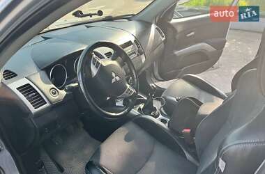 Внедорожник / Кроссовер Mitsubishi Outlander 2011 в 