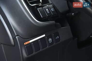Внедорожник / Кроссовер Mitsubishi Outlander 2013 в 