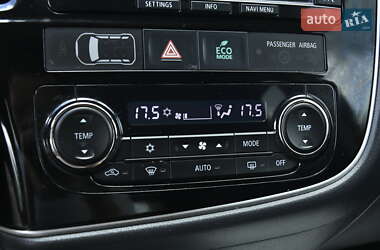 Внедорожник / Кроссовер Mitsubishi Outlander 2013 в 