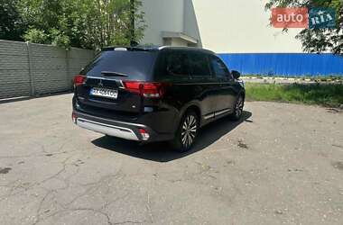 Внедорожник / Кроссовер Mitsubishi Outlander 2019 в 
