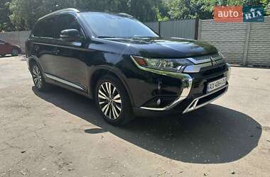 Внедорожник / Кроссовер Mitsubishi Outlander 2019 в 