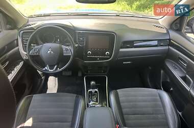 Внедорожник / Кроссовер Mitsubishi Outlander 2019 в 