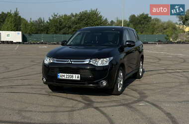 Позашляховик / Кросовер Mitsubishi Outlander 2014 в 