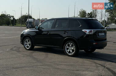 Позашляховик / Кросовер Mitsubishi Outlander 2014 в 
