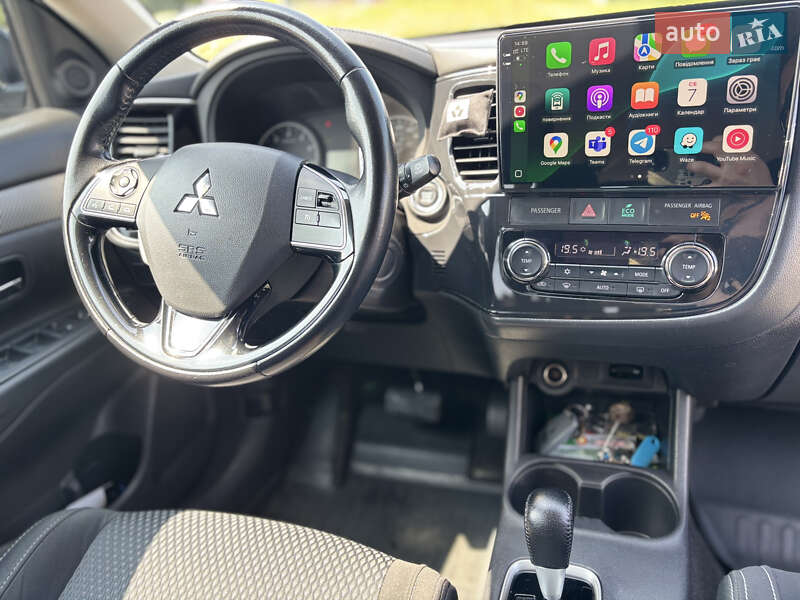 Внедорожник / Кроссовер Mitsubishi Outlander 2016 в Киеве
