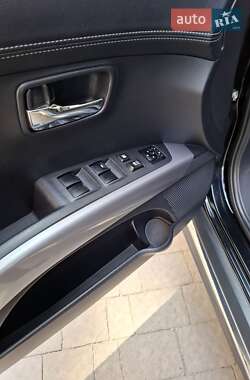 Внедорожник / Кроссовер Mitsubishi Outlander 2011 в 