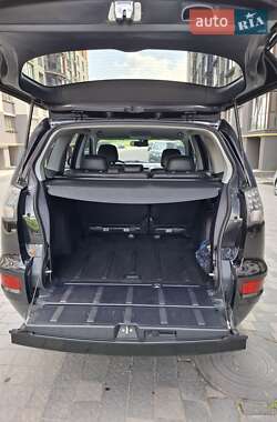 Внедорожник / Кроссовер Mitsubishi Outlander 2011 в 