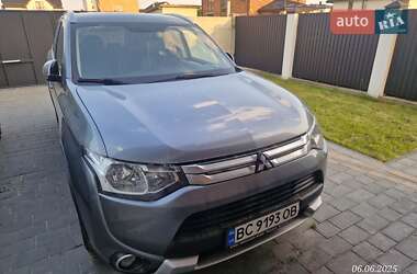 Позашляховик / Кросовер Mitsubishi Outlander 2014 в Львові