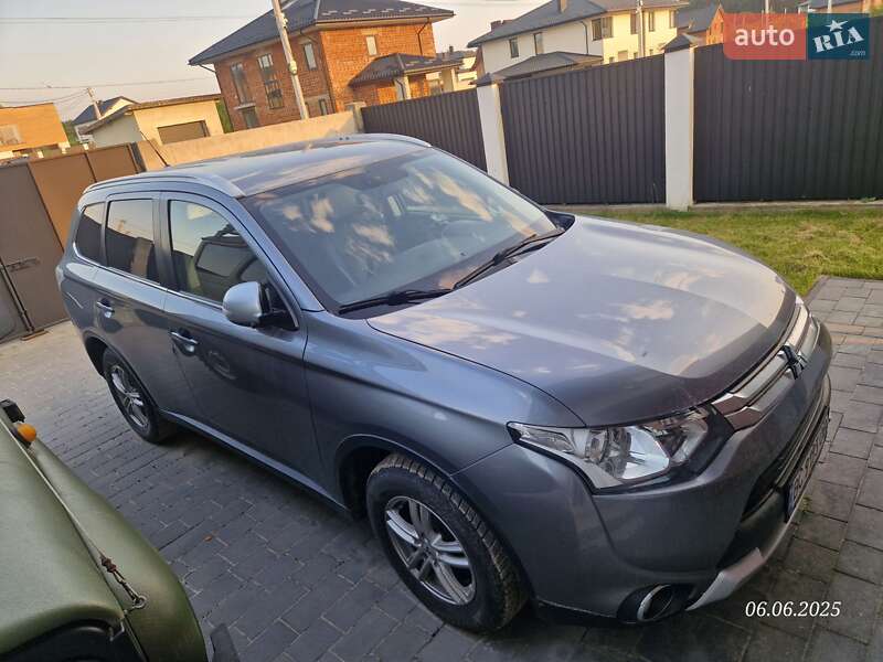 Позашляховик / Кросовер Mitsubishi Outlander 2014 в Львові