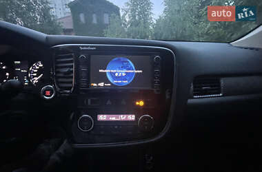 Внедорожник / Кроссовер Mitsubishi Outlander 2014 в 