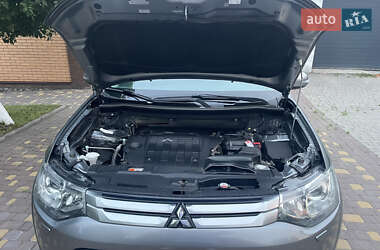 Внедорожник / Кроссовер Mitsubishi Outlander 2014 в 