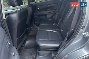 Внедорожник / Кроссовер Mitsubishi Outlander 2014 в 