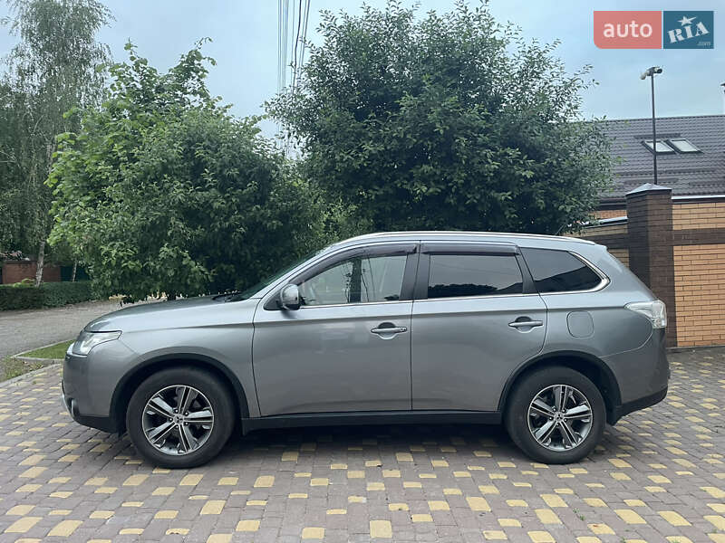 Внедорожник / Кроссовер Mitsubishi Outlander 2014 в 