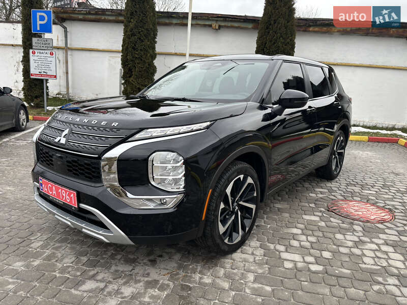 Внедорожник / Кроссовер Mitsubishi Outlander 2022 в Львове
