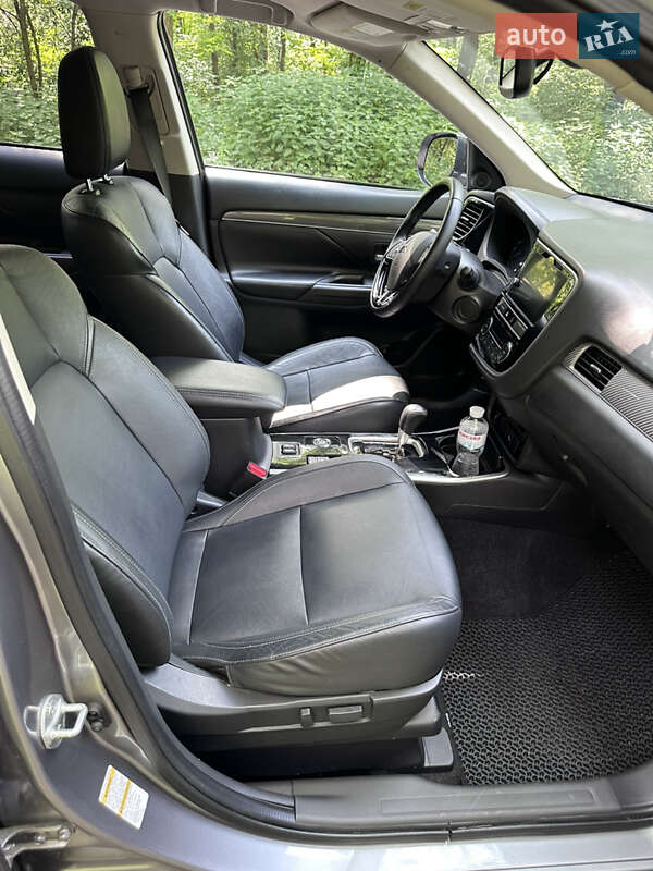Позашляховик / Кросовер Mitsubishi Outlander 2019 в Києві
