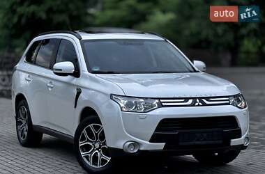 Позашляховик / Кросовер Mitsubishi Outlander 2016 в Дрогобичі