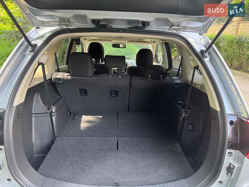 Внедорожник / Кроссовер Mitsubishi Outlander 2016 в Киеве