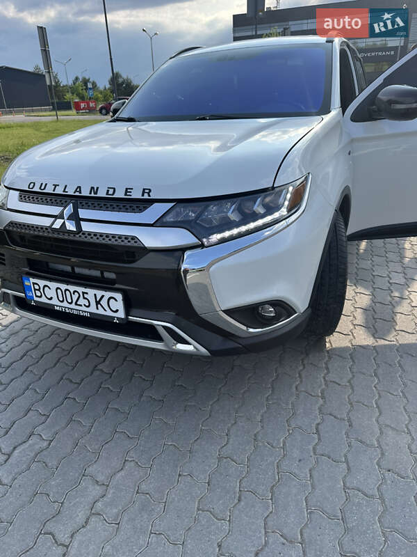 Внедорожник / Кроссовер Mitsubishi Outlander 2020 в Белой Церкви
