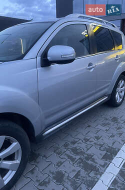 Внедорожник / Кроссовер Mitsubishi Outlander 2010 в 