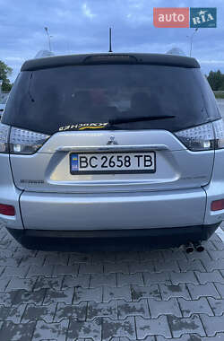 Внедорожник / Кроссовер Mitsubishi Outlander 2010 в 