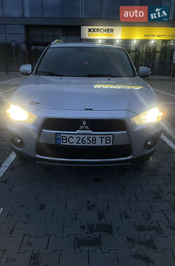 Внедорожник / Кроссовер Mitsubishi Outlander 2010 в 