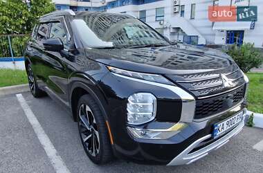 Внедорожник / Кроссовер Mitsubishi Outlander 2022 в Киеве