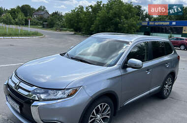 Внедорожник / Кроссовер Mitsubishi Outlander 2015 в 