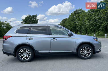 Внедорожник / Кроссовер Mitsubishi Outlander 2015 в 