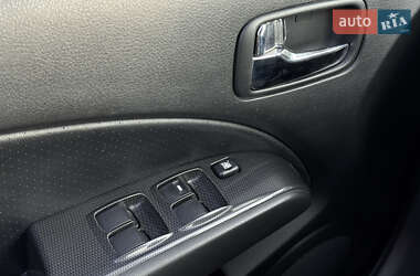 Внедорожник / Кроссовер Mitsubishi Outlander 2007 в 