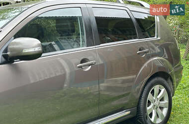 Внедорожник / Кроссовер Mitsubishi Outlander 2011 в 
