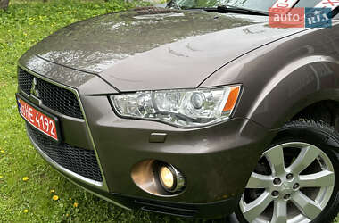 Внедорожник / Кроссовер Mitsubishi Outlander 2011 в 