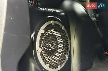 Внедорожник / Кроссовер Mitsubishi Outlander 2011 в 