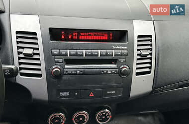 Внедорожник / Кроссовер Mitsubishi Outlander 2011 в 